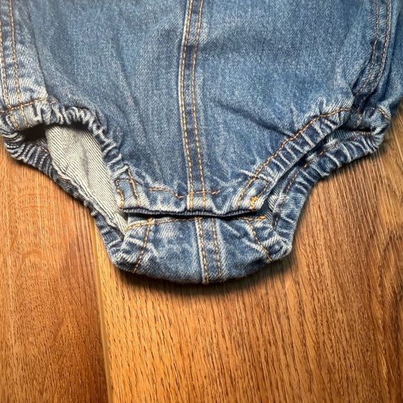 Old Navy Baby Denim Overall Romper 12-18M Bubble Snap Unisex Shortall Bib Blue - Picture 3 of 6